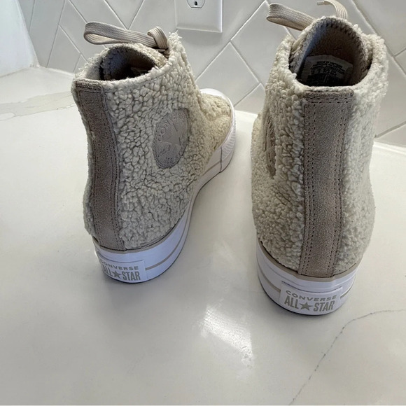 Converse Chuck Taylor All Star Lift Platform Sherpa Shoes Women’s Size 10 Casual - Picture 9 of 16